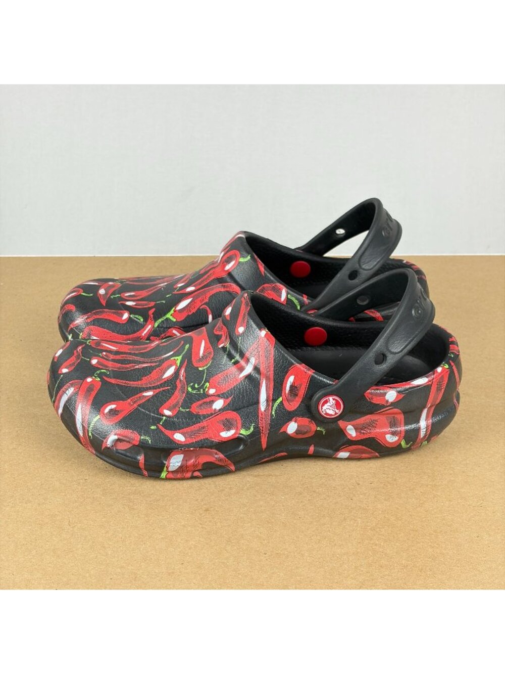 Crocs Bistro Red Hot Peppers Clogs Womens 9 Mens 7 Red Black Slip Resistant